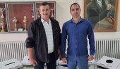 UČE DECU DA RECIKLIRAJU: Komunalci iz Plandišta pokrenuli akciju u osnovnim školama UČE DECU DA RECIKLIRAJU: Komunalci iz Plandišta pokrenuli akciju u osnovnim školama