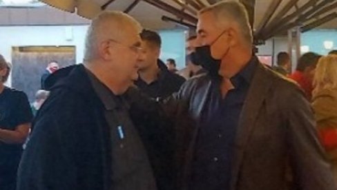 ČANAK LAŽIMA BRANI NASILNIKE: Nakon brutalnog napada na policiju lider LSV govori neistine ČANAK LAŽIMA BRANI NASILNIKE: Nakon brutalnog napada na policiju lider LSV govori neistine