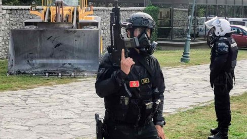POVREĐENO OKO 20 POLICAJACA: Epilog nereda koje su izazvale komite na Cetinju POVREĐENO OKO 20 POLICAJACA: Epilog nereda koje su izazvale komite na Cetinju