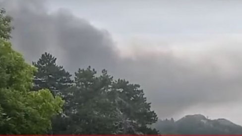 ПУЦЊАВА НА ЦЕТИЊУ ИЗ АУТОМАТСКИХ ПУШАКА: Одјекују детонације! (ВИДЕО) ПУЦЊАВА НА ЦЕТИЊУ ИЗ АУТОМАТСКИХ ПУШАКА: Одјекују детонације! (ВИДЕО)