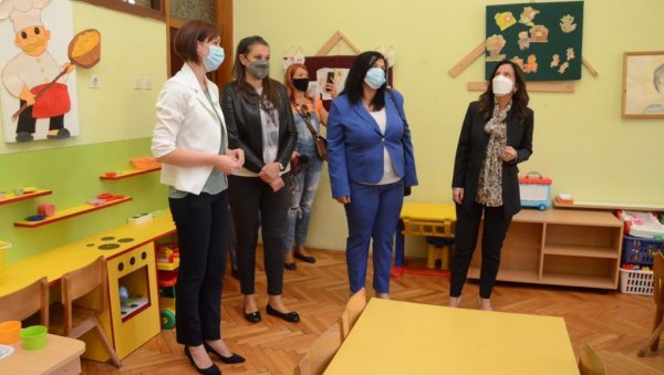УЛОЖЕНО ВИШЕ ОД 19 МИЛИОНА: Реконструкција највећег објеката обданишта у Трстенику УЛОЖЕНО ВИШЕ ОД 19 МИЛИОНА: Реконструкција највећег објеката обданишта у Трстенику