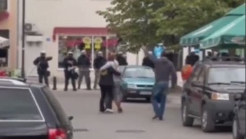 NOVI SUKOBI NA CETINJU: Komite provociraju policiju, huligani nasrću i prete (VIDEO) NOVI SUKOBI NA CETINJU: Komite provociraju policiju, huligani nasrću i prete (VIDEO)