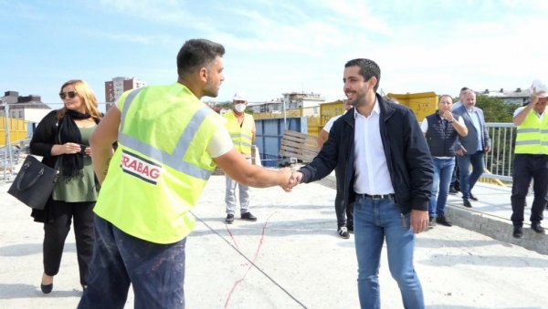 ТОМИСЛАВ МОМИРОВИЋ: Реконструција надвожњака у Младеновцу добро напредује, извођачи да убрзају темпо ТОМИСЛАВ МОМИРОВИЋ: Реконструција надвожњака у Младеновцу добро напредује, извођачи да убрзају темпо
