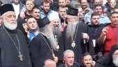 NE DAMO SVETINJE: Orilo se na Cetinju posle ustoličenja mitropolita Joanikija (VIDEO) NE DAMO SVETINJE: Orilo se na Cetinju posle ustoličenja mitropolita Joanikija (VIDEO)