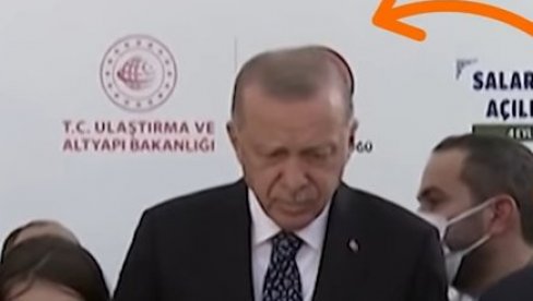 DEČAK ZASENIO ERDOGANA! Ono što je uradio krajnje je simpatično (VIDEO) DEČAK ZASENIO ERDOGANA! Ono što je uradio krajnje je simpatično (VIDEO)