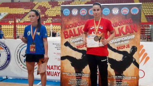 ZORANA NIKOLIĆ ŠAMPION BALKANA: Kik bokserka iz Žitišta osvojila zlato u Skoplju ZORANA NIKOLIĆ ŠAMPION BALKANA: Kik bokserka iz Žitišta osvojila zlato u Skoplju