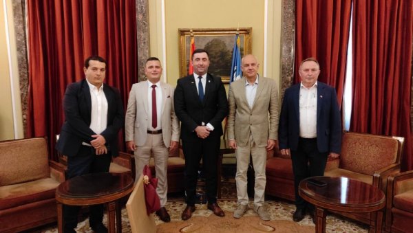БРИГА О ДЕЦИ ГЛАВНА ТЕМА: Сусрет градоначелника Београда и Бијељине (ФОТО) БРИГА О ДЕЦИ ГЛАВНА ТЕМА: Сусрет градоначелника Београда и Бијељине (ФОТО)