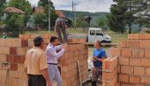 КРОВ НАД ГЛАВОМ ЗА ХЕРОЈА СА КОШАРА: Акција општине Мионица за породицу Лучић из Буковца КРОВ НАД ГЛАВОМ ЗА ХЕРОЈА СА КОШАРА: Акција општине Мионица за породицу Лучић из Буковца