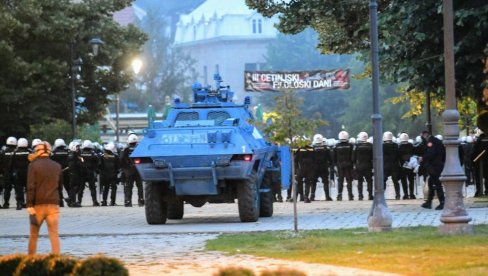 ДЕО БЕЗБЕДЊАКА ЈЕ ОДБИО ПОСЛУШНОСТ: Свечаном чину устоличења на Цетињу претходили су драматични сати у ноћи између суботе и недеље (ФОТО) ДЕО БЕЗБЕДЊАКА ЈЕ ОДБИО ПОСЛУШНОСТ: Свечаном чину устоличења на Цетињу претходили су драматични сати у ноћи између суботе и недеље (ФОТО)