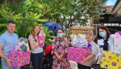ПОКЛОНИ ЗА ТРОЈКЕ: Председница општине Бела Црква у посети породици Басараба ПОКЛОНИ ЗА ТРОЈКЕ: Председница општине Бела Црква у посети породици Басараба