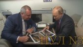 СКРОМНО И ТЕСНО: Откривено како Путинов хеликоптер изгледа изнутра (ВИДЕО) СКРОМНО И ТЕСНО: Откривено како Путинов хеликоптер изгледа изнутра (ВИДЕО)