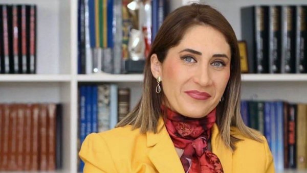 ЗБОГ УВРЕДЕ УПУЋЕНЕ ПАРТИЈАРХУ ПОРФИРИЈУ: Тражи се оставка потпредседнице Бара Тање Спичановић ЗБОГ УВРЕДЕ УПУЋЕНЕ ПАРТИЈАРХУ ПОРФИРИЈУ: Тражи се оставка потпредседнице Бара Тање Спичановић