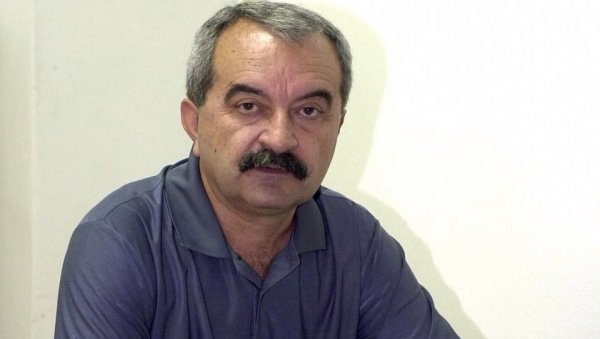 ОДЛАЗАК ДРАШКА СЛОМОВИЋА: Преминуо дугогодишњи новинар Вечерњих новости ОДЛАЗАК ДРАШКА СЛОМОВИЋА: Преминуо дугогодишњи новинар Вечерњих новости