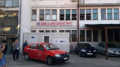 СЛАБА ИМУНИЗАЦИЈА У ПИРОТСКОМ ОКРУГУ: Број оболелих од короне у порасту, а вакцинацију многи игноришу СЛАБА ИМУНИЗАЦИЈА У ПИРОТСКОМ ОКРУГУ: Број оболелих од короне у порасту, а вакцинацију многи игноришу