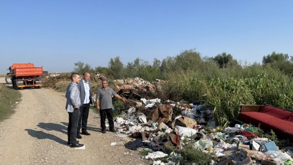 ПЛАЋАЈУ ГРАД И ДРЖАВА: Чишћење илегалних депонија у Рибарима код Шапца ПЛАЋАЈУ ГРАД И ДРЖАВА: Чишћење илегалних депонија у Рибарима код Шапца