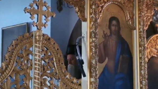 СВЕЧАНО У ЦЕТИЊСКОМ МАНАСТИРУ: Митрополит Јоаникије одржао прву службу након устоличења (ВИДЕО) СВЕЧАНО У ЦЕТИЊСКОМ МАНАСТИРУ: Митрополит Јоаникије одржао прву службу након устоличења (ВИДЕО)