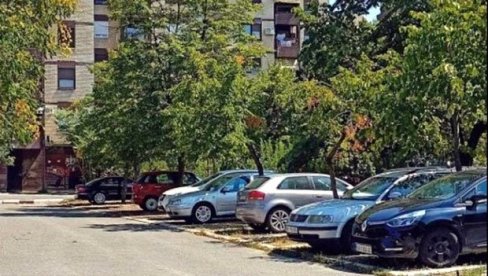 ЈАВНИ ПАРКИНГ СЕ НЕ ПРИСВАЈА: Београђани неретко запрекама спречавају остављање возила у окружењу ЈАВНИ ПАРКИНГ СЕ НЕ ПРИСВАЈА: Београђани неретко запрекама спречавају остављање возила у окружењу