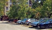 JAVNI PARKING SE NE PRISVAJA: Beograđani neretko zaprekama sprečavaju ostavljanje vozila u okruženju