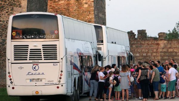 ЕКСКУРЗИЈА ЗА ЈЕДНОГ ЂАКА КАО КРАЋИ ОДМОР ЗА ПОРОДИЦУ: У сезони школских путовања родитељи се гватају за главу од цена ЕКСКУРЗИЈА ЗА ЈЕДНОГ ЂАКА КАО КРАЋИ ОДМОР ЗА ПОРОДИЦУ: У сезони школских путовања родитељи се гватају за главу од цена