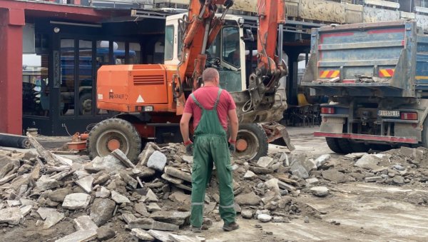 БЕХАТОН УМЕСТО КАМЕНА: У Пироту реконструкција Централног трга БЕХАТОН УМЕСТО КАМЕНА: У Пироту реконструкција Централног трга