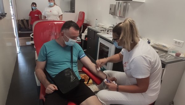 КОВИД АМБУЛАНТА У БОЛНИЦИ ОД 7 ДО 22 ЧАСА: Хитни случајеви се збрињавају у центру Опште болнице „Ђорђе Јоановић“ КОВИД АМБУЛАНТА У БОЛНИЦИ ОД 7 ДО 22 ЧАСА: Хитни случајеви се збрињавају у центру Опште болнице „Ђорђе Јоановић“
