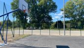 ЗАВРШЕНА РЕКОНСТРУКЦИЈА: Школа у Рековцу има нови кошаркашки терен (ФОТО) ЗАВРШЕНА РЕКОНСТРУКЦИЈА: Школа у Рековцу има нови кошаркашки терен (ФОТО)