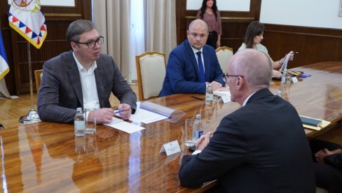 ПРЕДСЕДНИК ВУЧИЋ ПРИМИО НЕМАЧКОГ АМБАСАДОРА ШИБА: Долазак Ангеле Меркел у Србију главна тема разговора (ФОТО) ПРЕДСЕДНИК ВУЧИЋ ПРИМИО НЕМАЧКОГ АМБАСАДОРА ШИБА: Долазак Ангеле Меркел у Србију главна тема разговора (ФОТО)