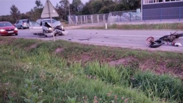 ТРАГЕДИЈА У ПРЊАВОРУ: Преминуо мотоциклиста из Лакташа повређен у тешкој несрећи ТРАГЕДИЈА У ПРЊАВОРУ: Преминуо мотоциклиста из Лакташа повређен у тешкој несрећи