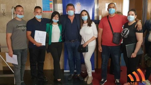 PET SEOSKIH KUĆA ZA IZBEGLICE: Opština Sečanj dobila bespovratna sredstva od države (FOTO) PET SEOSKIH KUĆA ZA IZBEGLICE: Opština Sečanj dobila bespovratna sredstva od države (FOTO)