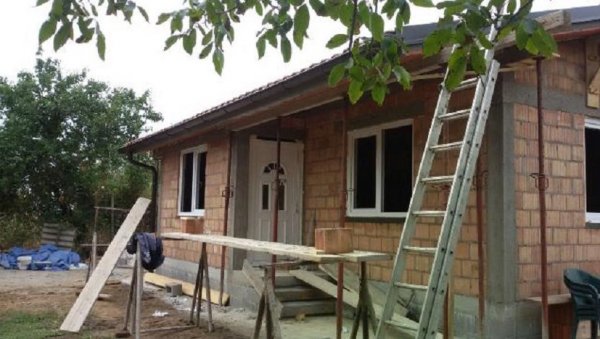 НОВА КУЋА ВЛАДИЦИ ИЗ КУРЈАЧА: Хуманитарна акција у Великом Градишту НОВА КУЋА ВЛАДИЦИ ИЗ КУРЈАЧА: Хуманитарна акција у Великом Градишту