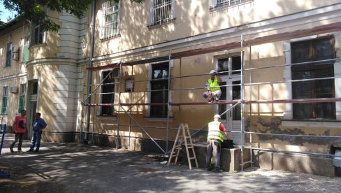 ОБНОВА СТАРЕ ЗГРАДЕ ЗА 400 ДАНА: Темељна реконструкција Опште болнице у Кикинди, прва фаза вредна 342 милиона ОБНОВА СТАРЕ ЗГРАДЕ ЗА 400 ДАНА: Темељна реконструкција Опште болнице у Кикинди, прва фаза вредна 342 милиона
