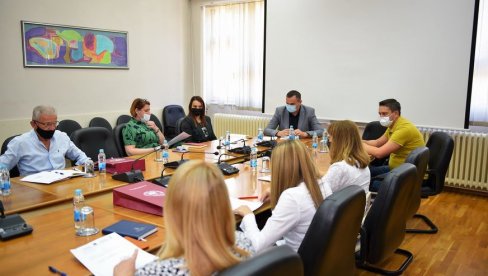 NEŠIĆU SKENDER KULENOVIĆ: Proglašenjem dobitnika počeli Književni susreti na Kozari NEŠIĆU SKENDER KULENOVIĆ: Proglašenjem dobitnika počeli Književni susreti na Kozari