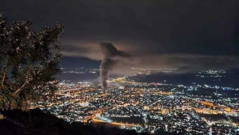 CRNI DIM IZNAD GRADA: Tužna noć u Tetovu, broj žrtava u požaru kovid bolnice zasada zvanično 10 (VIDEO) CRNI DIM IZNAD GRADA: Tužna noć u Tetovu, broj žrtava u požaru kovid bolnice zasada zvanično 10 (VIDEO)