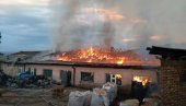 ПОЖАР У ПИРОТУ: Букнула ватра у некадашњој фабрици дечјег намештаја “Столар” (ФОТО) ПОЖАР У ПИРОТУ: Букнула ватра у некадашњој фабрици дечјег намештаја “Столар” (ФОТО)