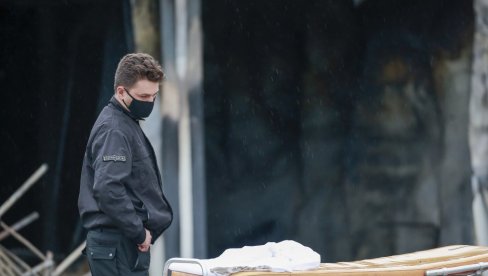 USPEO DA SPASI OCA, ALI NE I MAJKU: Potresna ispovest članova porodica stradalih u požaru u kovid bolnici u Tetovu! (FOTO+VIDEO) USPEO DA SPASI OCA, ALI NE I MAJKU: Potresna ispovest članova porodica stradalih u požaru u kovid bolnici u Tetovu! (FOTO+VIDEO)