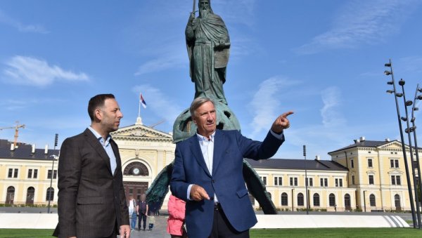 АУТОР САВСКОГ ТРГА ПОСЕТИО ОВАЈ ДЕО БЕОГРАДА: Архитекта Марк Фенвик са главним градским урбанистом Марком Стојчићем АУТОР САВСКОГ ТРГА ПОСЕТИО ОВАЈ ДЕО БЕОГРАДА: Архитекта Марк Фенвик са главним градским урбанистом Марком Стојчићем