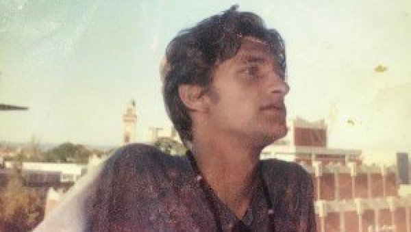 21 ГОДИНА ОД НЕСТАНКА НОВИНАРА НА КИМ: Марјану Мелонашију се изгубио сваки траг 9. септембра 2000. 21 ГОДИНА ОД НЕСТАНКА НОВИНАРА НА КИМ: Марјану Мелонашију се изгубио сваки траг 9. септембра 2000.