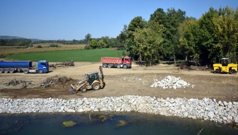 УБИО ГА, ПА ИСЕКАО И НОГЕ БАЦИО У КОЛУБАРУ: Оптужен Слободан М. за тешко убиство код Лазаревца