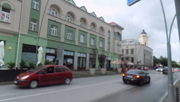 ЗБОГ ЗАРАЗЕ ОНЛАЈН НАСТАВА У 22 ОДЕЉЕЊА: Лоша епидемиолошка ситуација у Мачванском округу, у Штабу за ванредне ситуације забринути ЗБОГ ЗАРАЗЕ ОНЛАЈН НАСТАВА У 22 ОДЕЉЕЊА: Лоша епидемиолошка ситуација у Мачванском округу, у Штабу за ванредне ситуације забринути