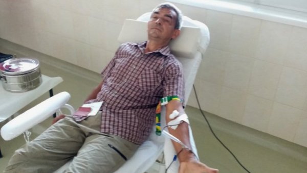 КРВ ДАЈЕ ТРИ ДЕЦЕНИЈЕ: Хумани Лаповчанин 66 пута помогао болеснима и повређенима КРВ ДАЈЕ ТРИ ДЕЦЕНИЈЕ: Хумани Лаповчанин 66 пута помогао болеснима и повређенима