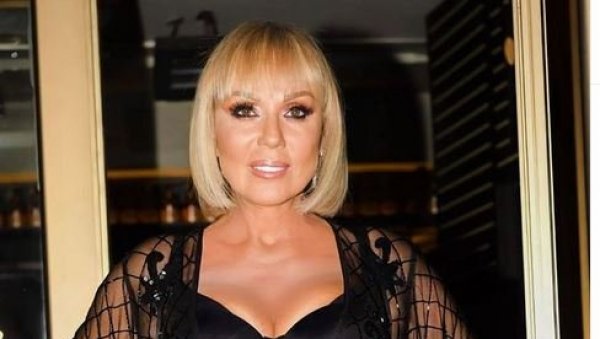 УПИСАН ЈЕ У ИСТОРИЈУ: Лепа Брена негује сећања на Синишу Павића УПИСАН ЈЕ У ИСТОРИЈУ: Лепа Брена негује сећања на Синишу Павића