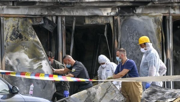 У УГАШЕНОМ ПОЖАРУ УГАШЕНО 14 ЖИВОТА: Стравичне слике након ватрене стихије у привременој ковид-болници у Тетову (ФОТО) У УГАШЕНОМ ПОЖАРУ УГАШЕНО 14 ЖИВОТА: Стравичне слике након ватрене стихије у привременој ковид-болници у Тетову (ФОТО)