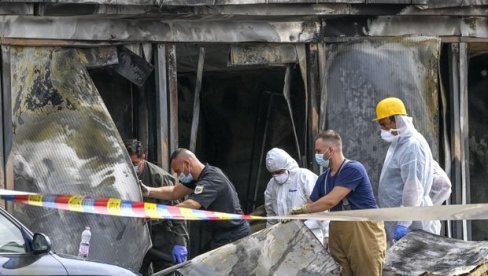 У УГАШЕНОМ ПОЖАРУ УГАШЕНО 14 ЖИВОТА: Стравичне слике након ватрене стихије у привременој ковид-болници у Тетову (ФОТО) У УГАШЕНОМ ПОЖАРУ УГАШЕНО 14 ЖИВОТА: Стравичне слике након ватрене стихије у привременој ковид-болници у Тетову (ФОТО)