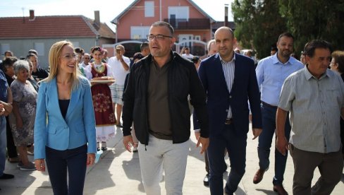 MINISTAR NEDIMOVIĆ U VRŠAČKOM SELU ULJMA: Moramo mnogo da ulažemo u sisteme navodnjavanja MINISTAR NEDIMOVIĆ U VRŠAČKOM SELU ULJMA: Moramo mnogo da ulažemo u sisteme navodnjavanja