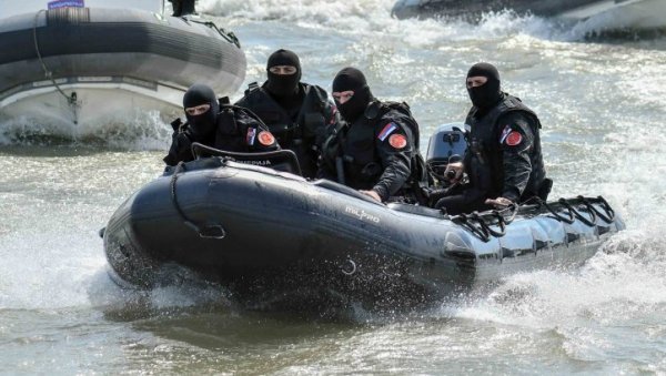 СРБИЈА ДОБИЈА НОВУ ПОЛИЦИЈСКУ ЈЕДИНИЦУ: Ево шта ће бити у фокусу њиховог деловања (ФОТО/ВИДЕО) СРБИЈА ДОБИЈА НОВУ ПОЛИЦИЈСКУ ЈЕДИНИЦУ: Ево шта ће бити у фокусу њиховог деловања (ФОТО/ВИДЕО)