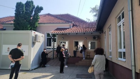 КОРОНА ПРЕСЕК ЗА ПАРАЋИН: Још 22 позитивна налаза, на одељењу 17 хоспитализованих КОРОНА ПРЕСЕК ЗА ПАРАЋИН: Још 22 позитивна налаза, на одељењу 17 хоспитализованих