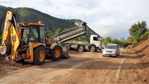 ОБУСТАВЉА СЕ САОБРАЋАЈ ДО КРАЈА ГОДИНЕ: Измене због реконструкције пута Кокин Брод – Прибојска Бања ОБУСТАВЉА СЕ САОБРАЋАЈ ДО КРАЈА ГОДИНЕ: Измене због реконструкције пута Кокин Брод – Прибојска Бања