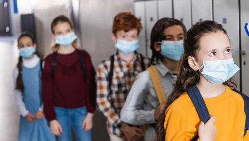 INCIDENT U OSNOVNOJ ŠKOLI U HRVATSKOJ: Antimaskeri upali u objekat, vređali osoblje i fizički narnuli na direktora INCIDENT U OSNOVNOJ ŠKOLI U HRVATSKOJ: Antimaskeri upali u objekat, vređali osoblje i fizički narnuli na direktora