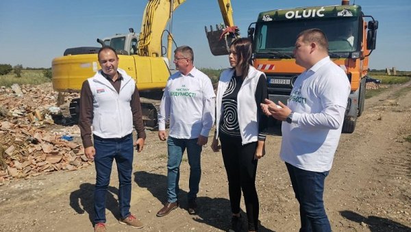 УКЛАЊАЊЕМ ДИВЉИХ ДЕПОНИЈА ДО ЛЕПШЕ СРБИЈЕ: Министарка Вујовић у Пландишту, у току чишћење на 500 локација у земљи УКЛАЊАЊЕМ ДИВЉИХ ДЕПОНИЈА ДО ЛЕПШЕ СРБИЈЕ: Министарка Вујовић у Пландишту, у току чишћење на 500 локација у земљи