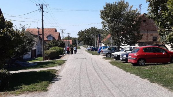 БИВШУ ЖЕНУ ЗГАЗИО, ПА УНЕО У КУЋУ: У Сремској Митровици подигнута оптужница против Золике Холика из Бешке због убиства Јасмине Холик БИВШУ ЖЕНУ ЗГАЗИО, ПА УНЕО У КУЋУ: У Сремској Митровици подигнута оптужница против Золике Холика из Бешке због убиства Јасмине Холик